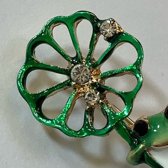 Green Frog Brooch - Picture 7 of 9